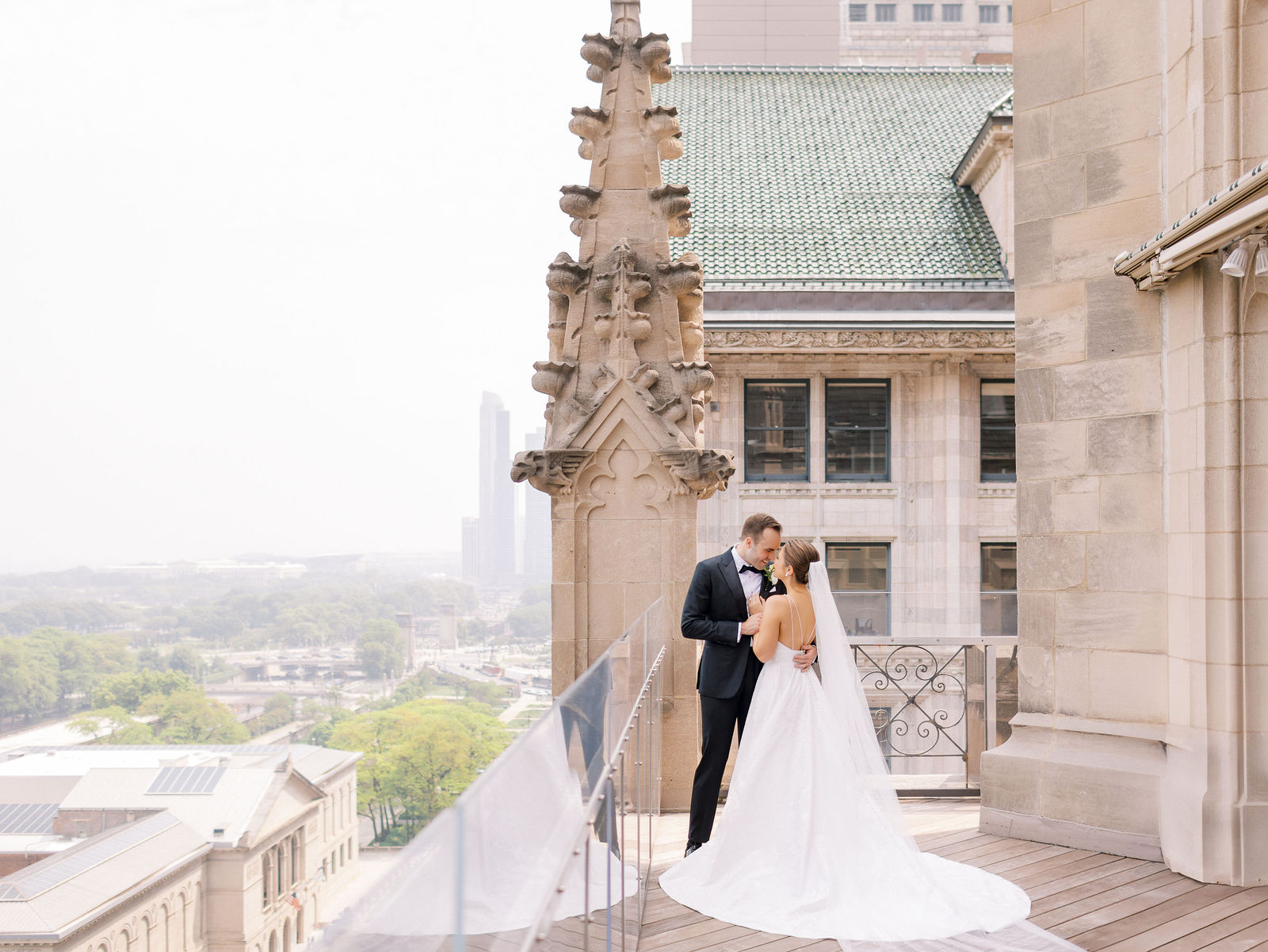 Couple kissing on a rooftop venue as a result of planning a wedding in Chicago Illinois
